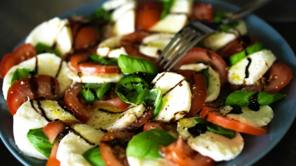 cultivo e uso do manjericão tomates caprese