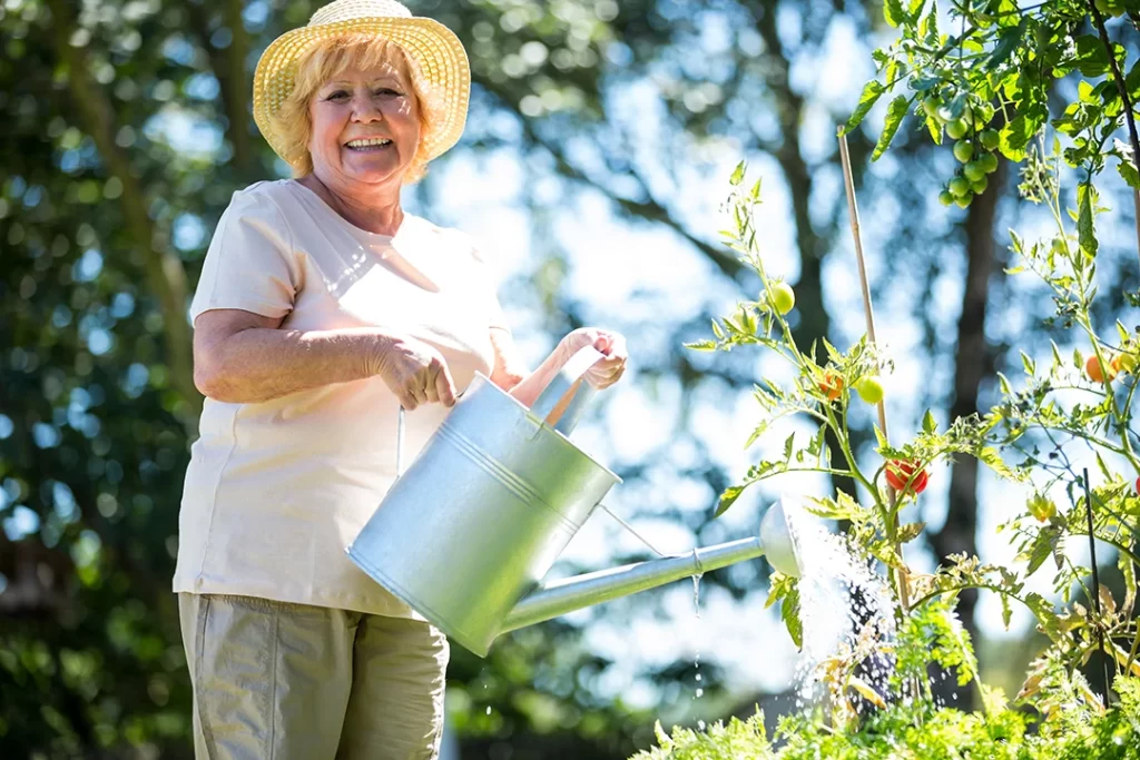 Iniciante cuidando de plantas no jardim